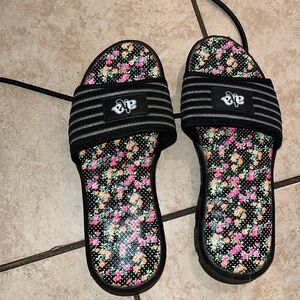 Women flower slides